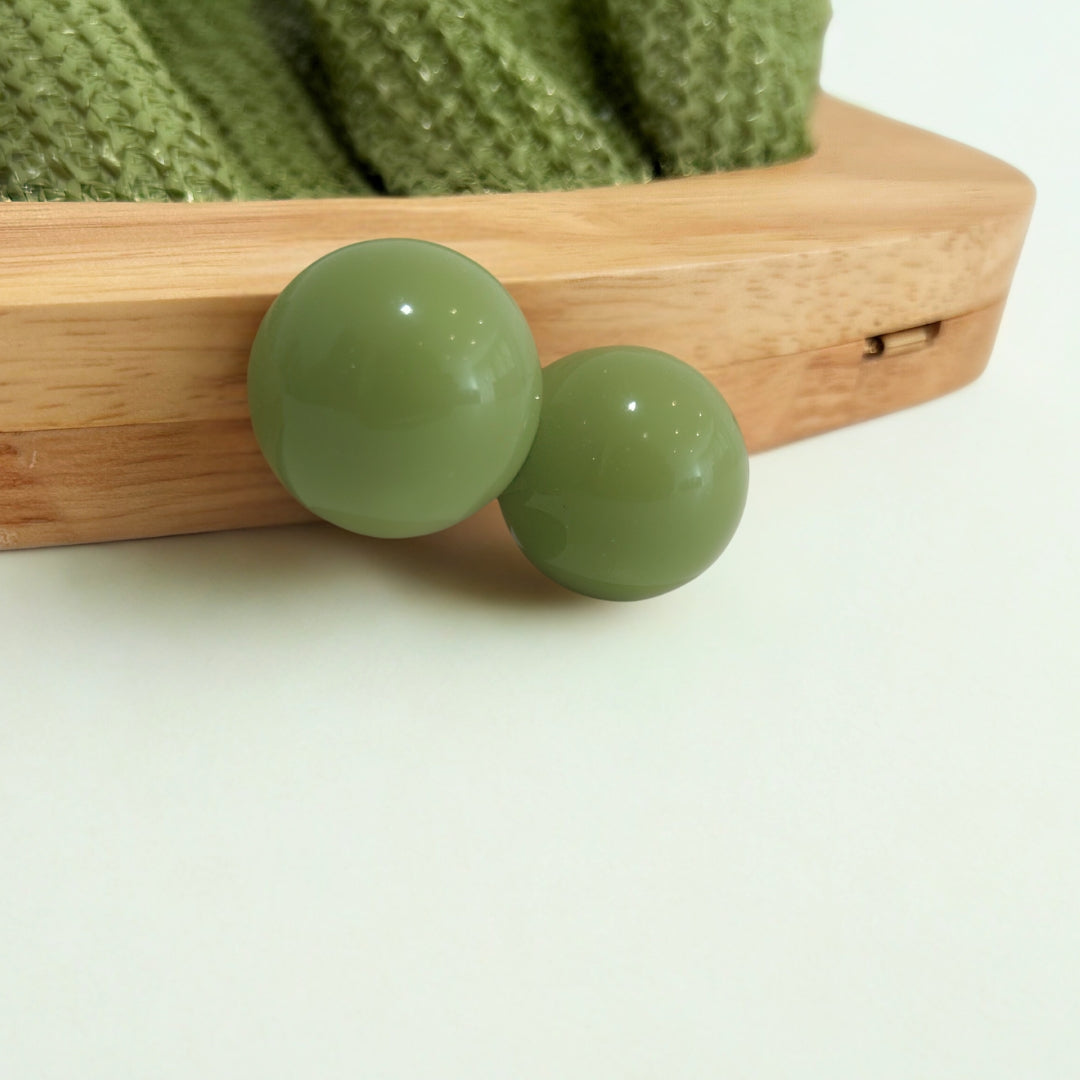 Wooden Palm Clutch in Sage Green